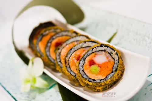 Dragon Eyes est un rouleau de sushi qui ressemble à des yeux rouges.